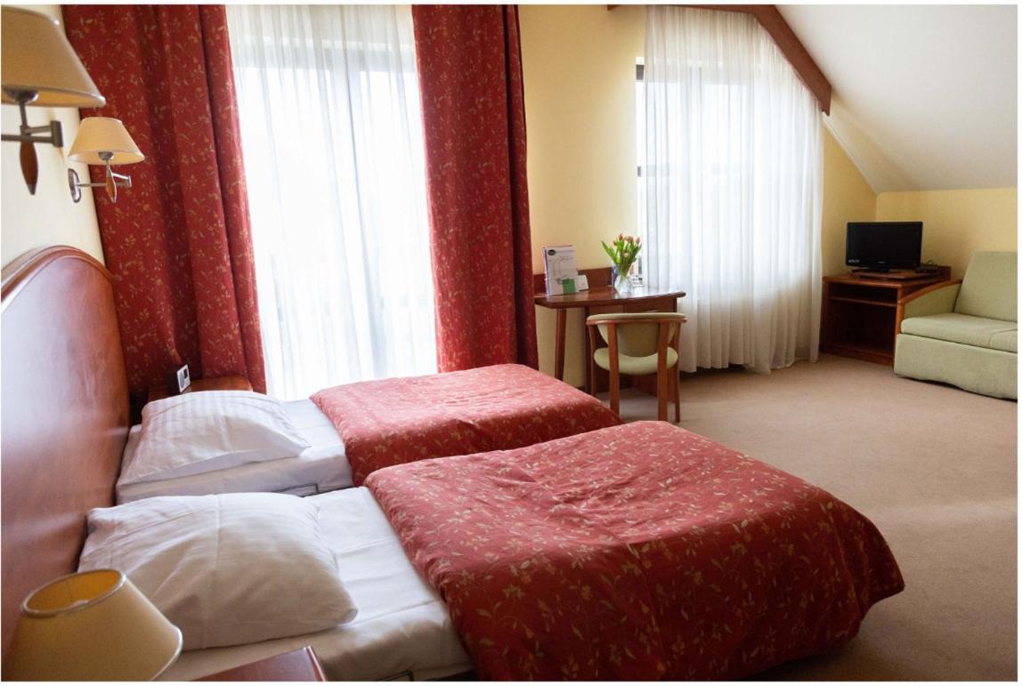 Hotel Piast Cedynia Buitenkant foto