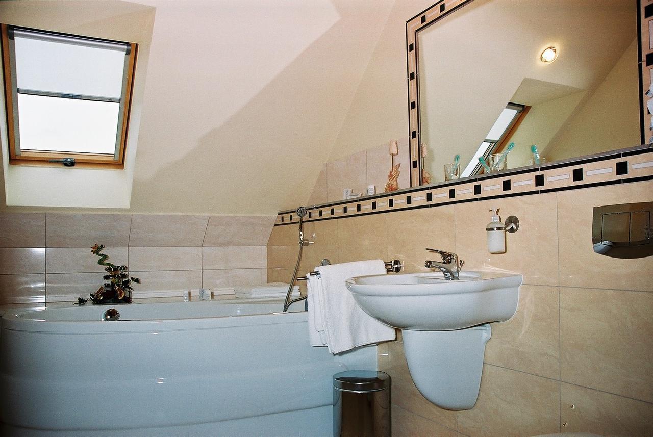 Hotel Piast Cedynia Buitenkant foto