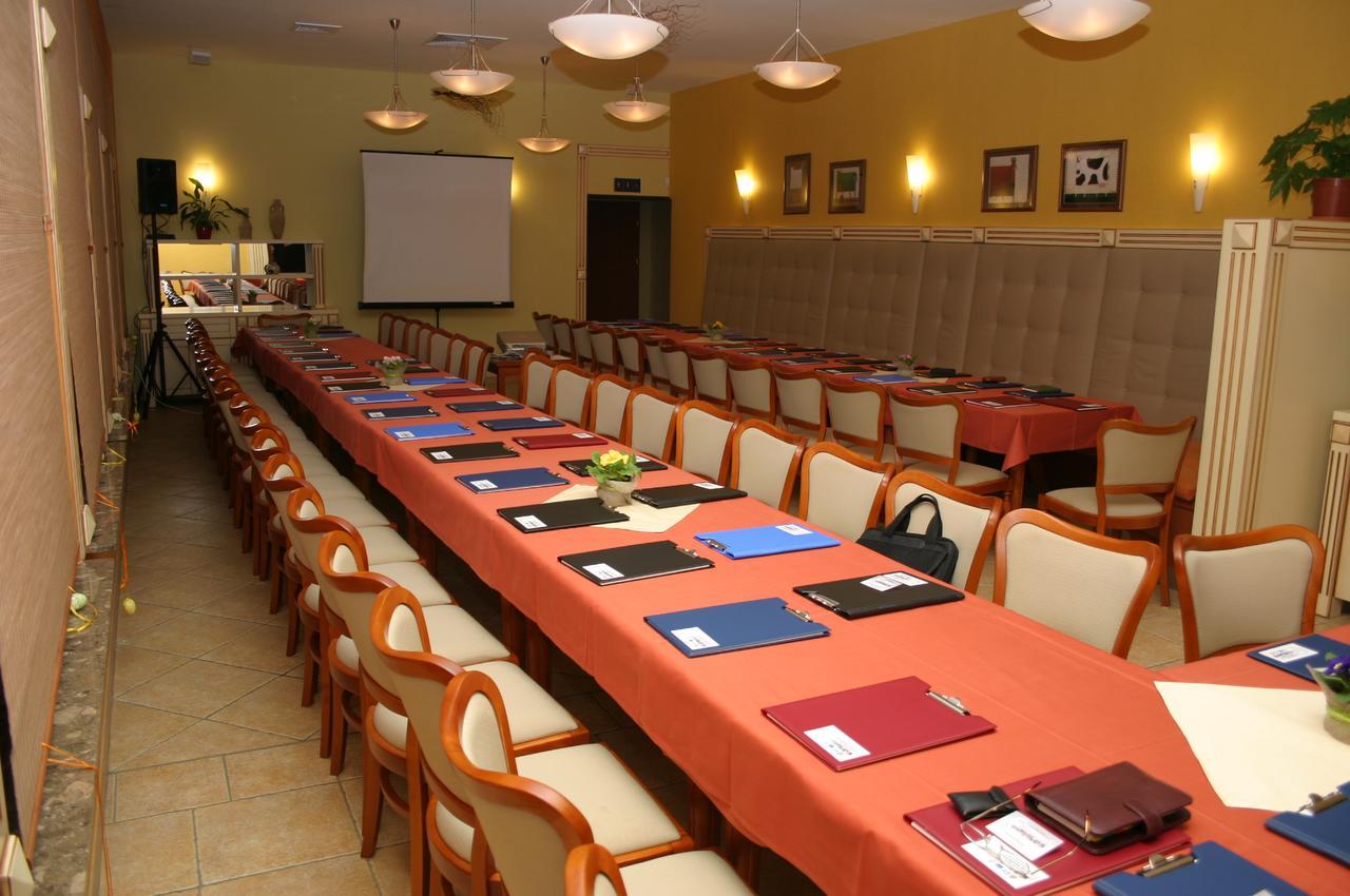 Hotel Piast Cedynia Buitenkant foto