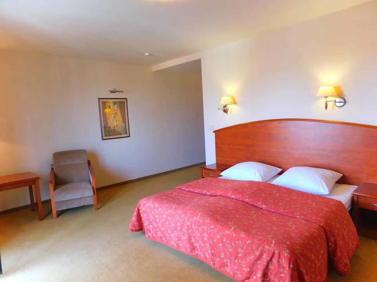 Hotel Piast Cedynia Buitenkant foto