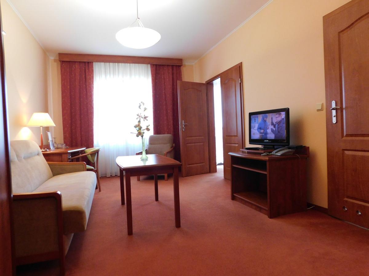 Hotel Piast Cedynia Buitenkant foto